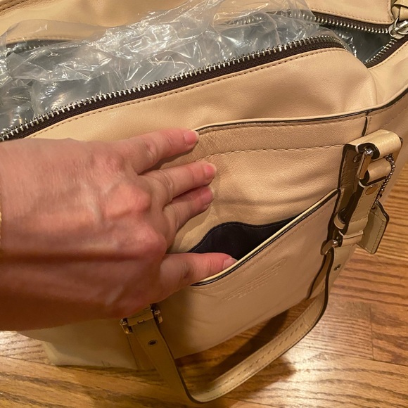 Coach cream colored leather tote bag - Picture 14 of 17